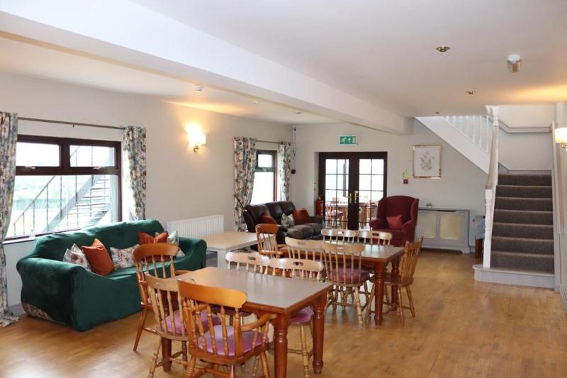 Hillview Lodge