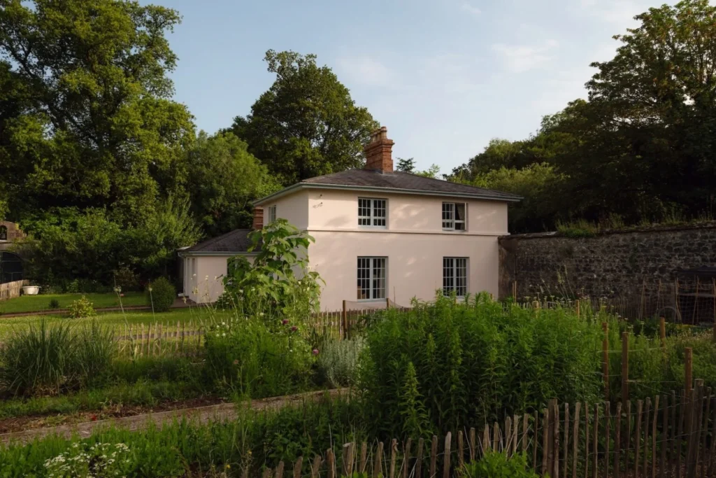 Annes Grove Miniature Castle