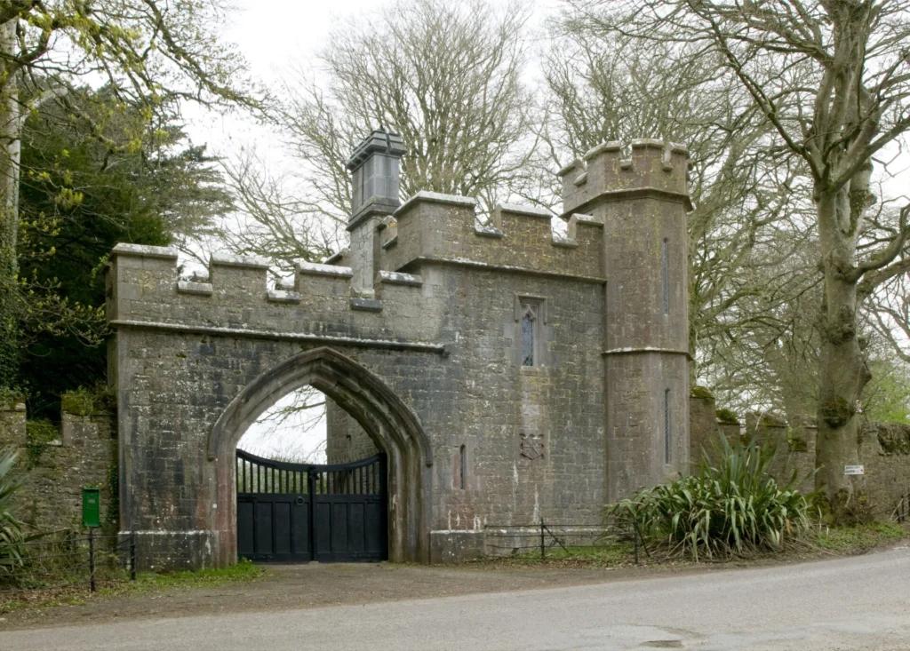 Annes Grove Miniature Castle