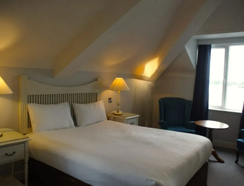 WatersEdge Hotel