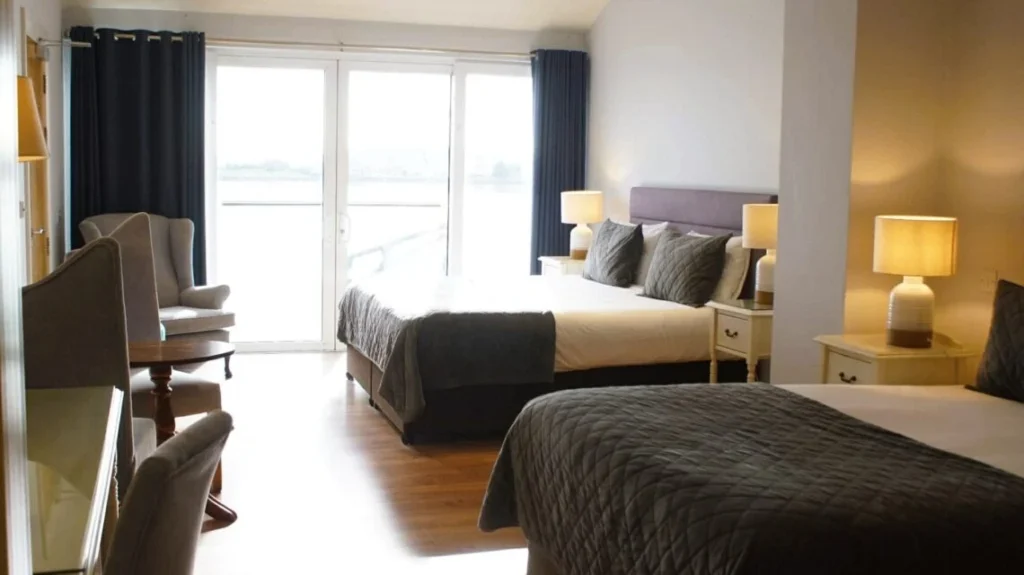 WatersEdge Hotel