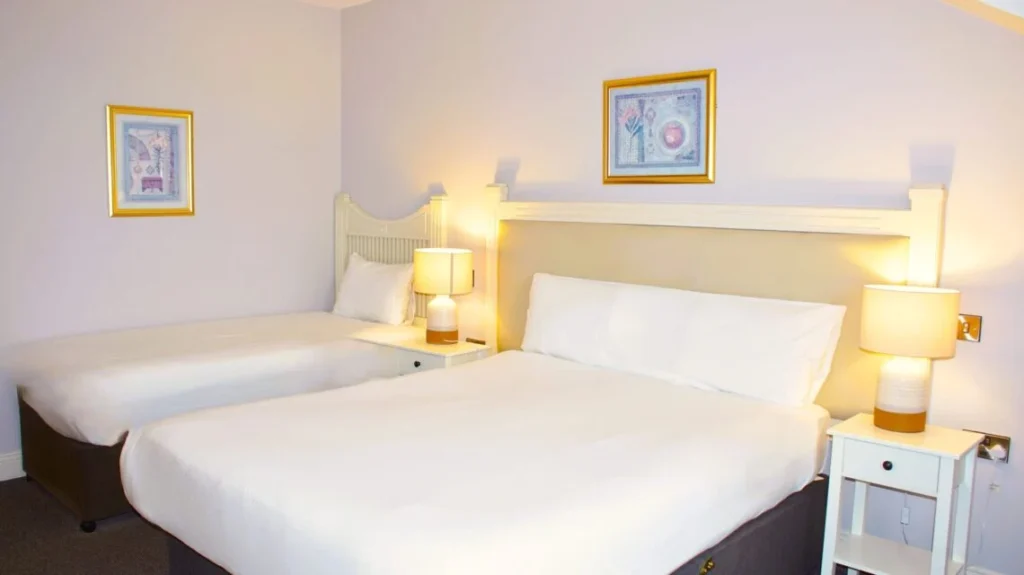 WatersEdge Hotel