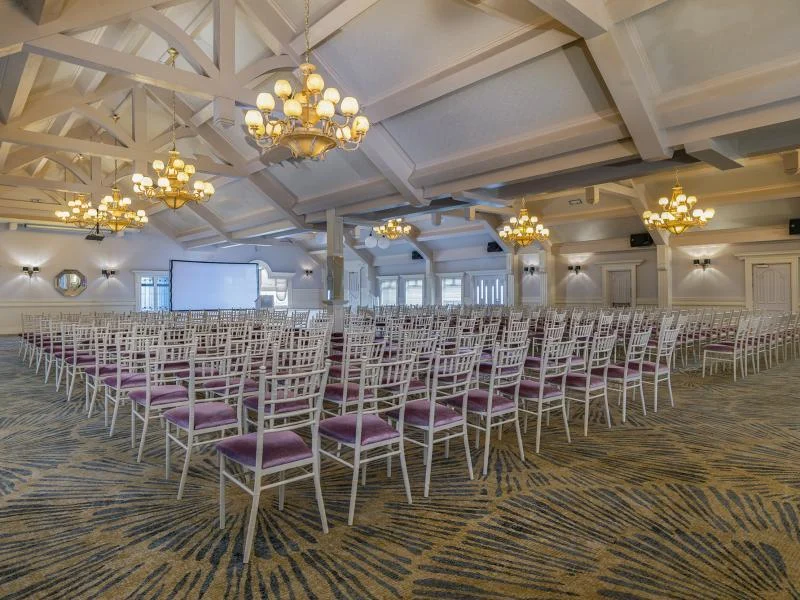 Treacys Oakwood Hotel