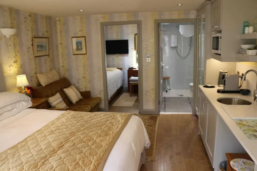 Pinegrove Lodge