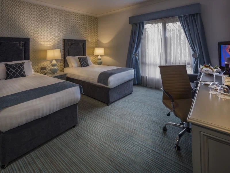 Treacys Oakwood Hotel