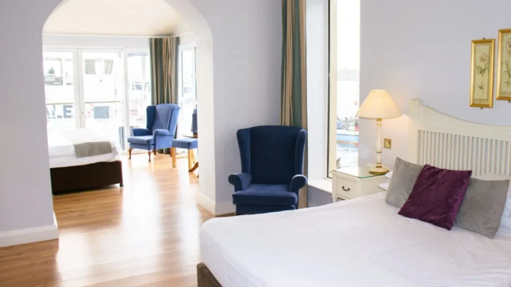 WatersEdge Hotel